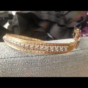Gold collar w/ clear rhinestones